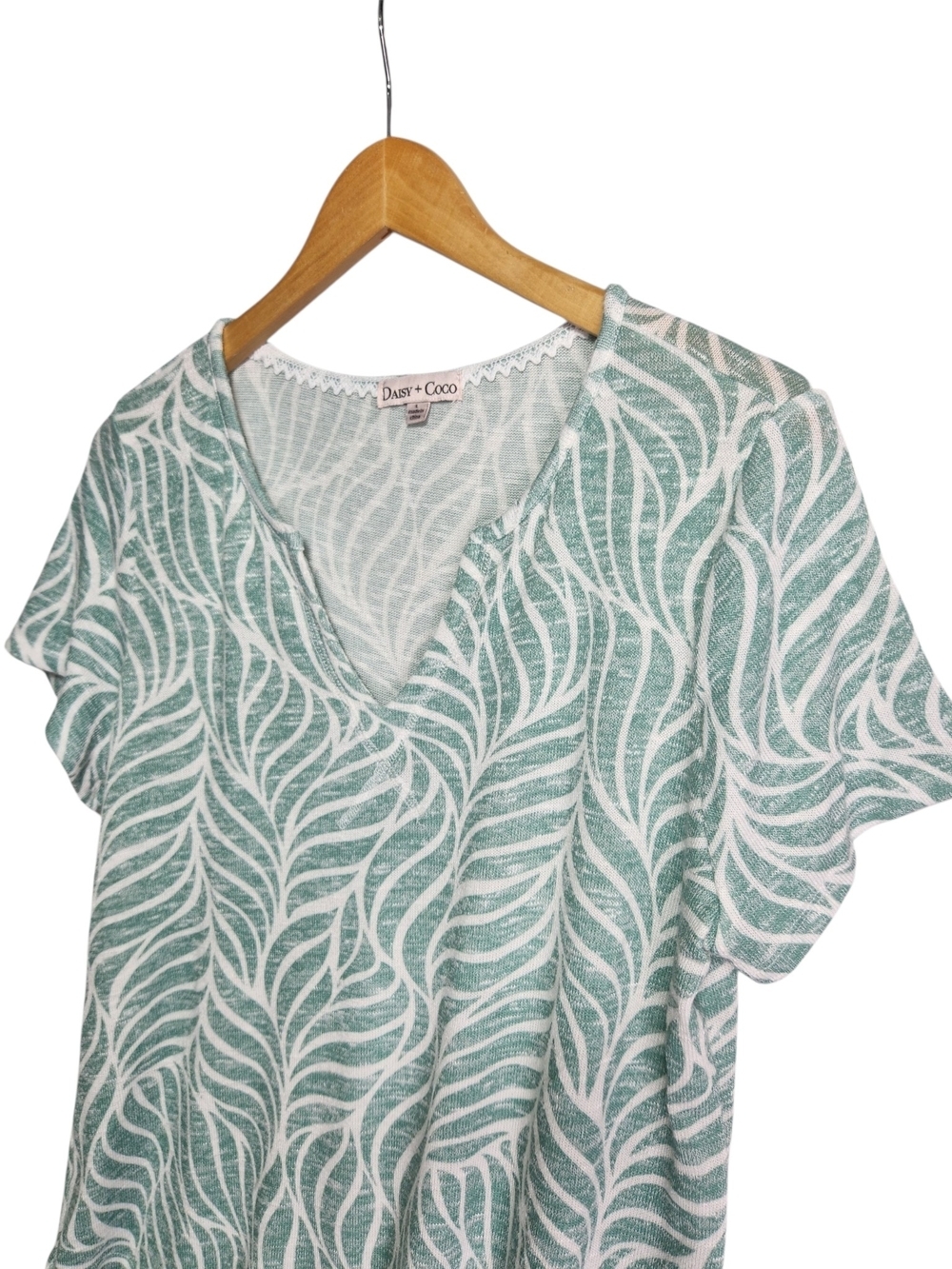 Daisy + Coco Green Leaf Print Notch Neck Top Size Large Casual Coastal Boho Knit - Picture 3 of 15